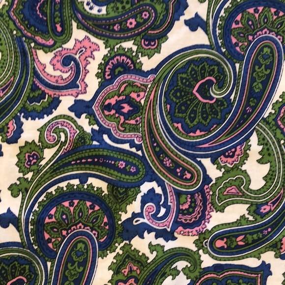 Pomegranate Paisley Square Tablecloth with Four Matching Napkins - Picture 3 of 8